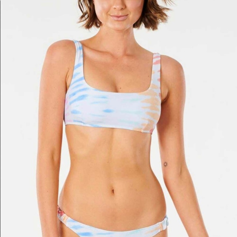 Billabong wipeout bikini top. New with tags!
